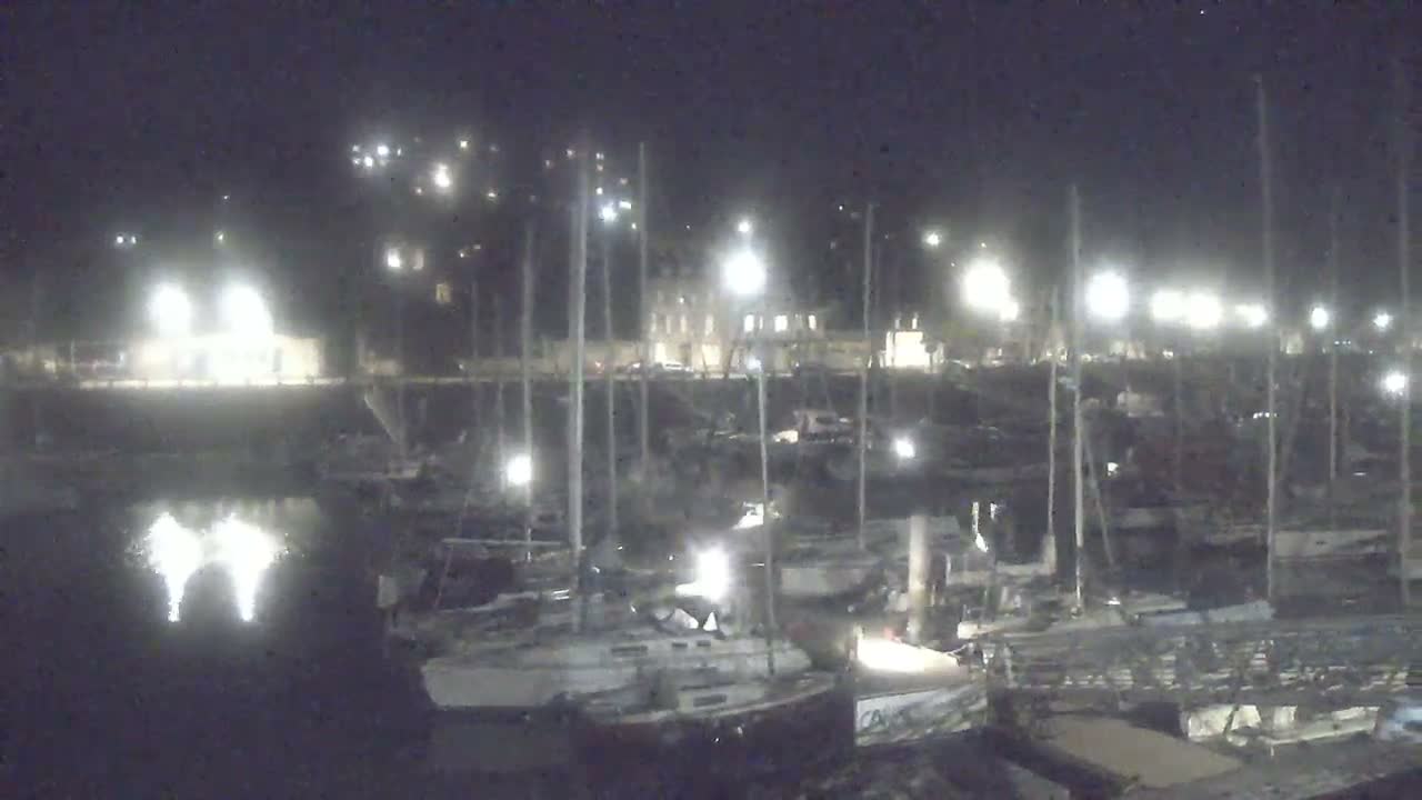 Saint-Valery-en-Caux City View & Le Port (Marine) Live Cam - Dieppe, Seine-Maritime, Normandie, France
