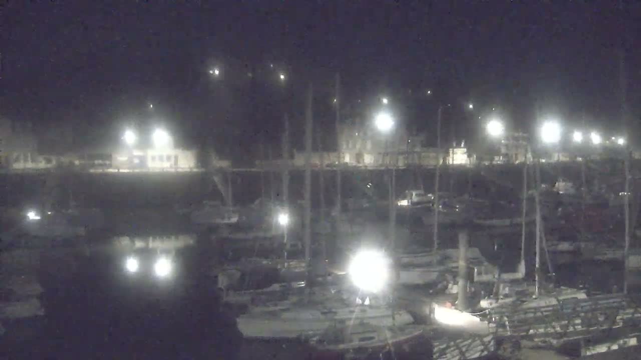 Saint-Valery-en-Caux City View & Le Port (Marine) Live Cam - Dieppe, Seine-Maritime, Normandie, France