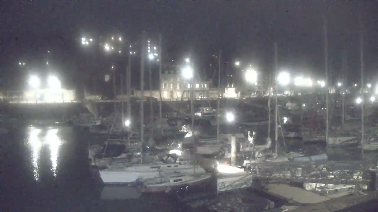 Saint-Valery-en-Caux City View & Le Port (Marine) Live Cam - Dieppe, Seine-Maritime, Normandie, France