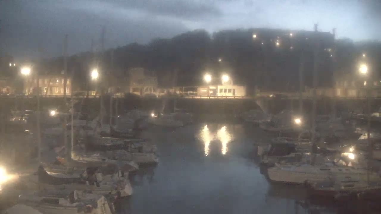 Saint-Valery-en-Caux City View & Le Port (Marine) Live Cam - Dieppe, Seine-Maritime, Normandie, France