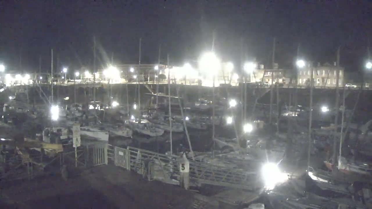 Saint-Valery-en-Caux City View & Le Port (Marine) Live Cam - Dieppe, Seine-Maritime, Normandie, France