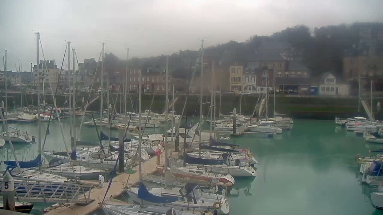 Saint-Valery-en-Caux City View & Le Port (Marine) Live Cam - Dieppe, Seine-Maritime, Normandie, France