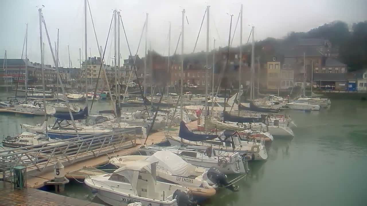 Saint-Valery-en-Caux City View & Le Port (Marine) Live Cam - Dieppe, Seine-Maritime, Normandie, France