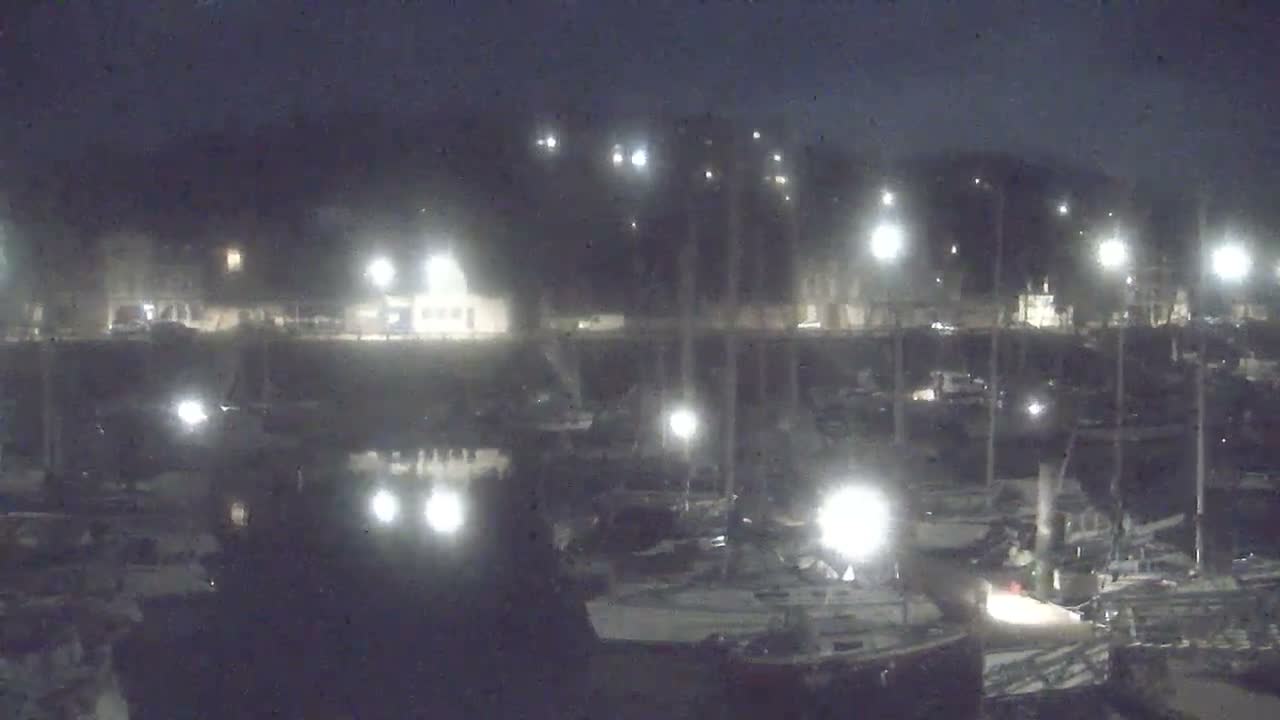Saint-Valery-en-Caux City View & Le Port (Marine) Live Cam - Dieppe, Seine-Maritime, Normandie, France