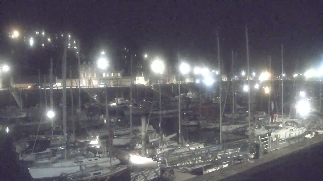 Saint-Valery-en-Caux City View & Le Port (Marine) Live Cam - Dieppe, Seine-Maritime, Normandie, France