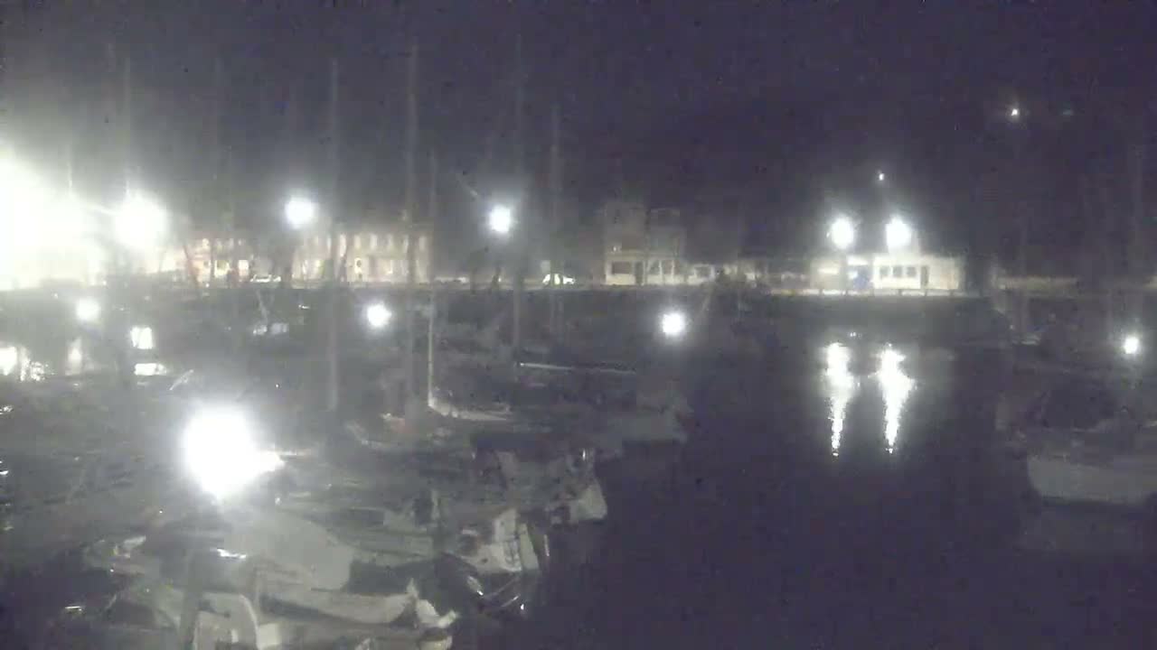 Saint-Valery-en-Caux City View & Le Port (Marine) Live Cam - Dieppe, Seine-Maritime, Normandie, France