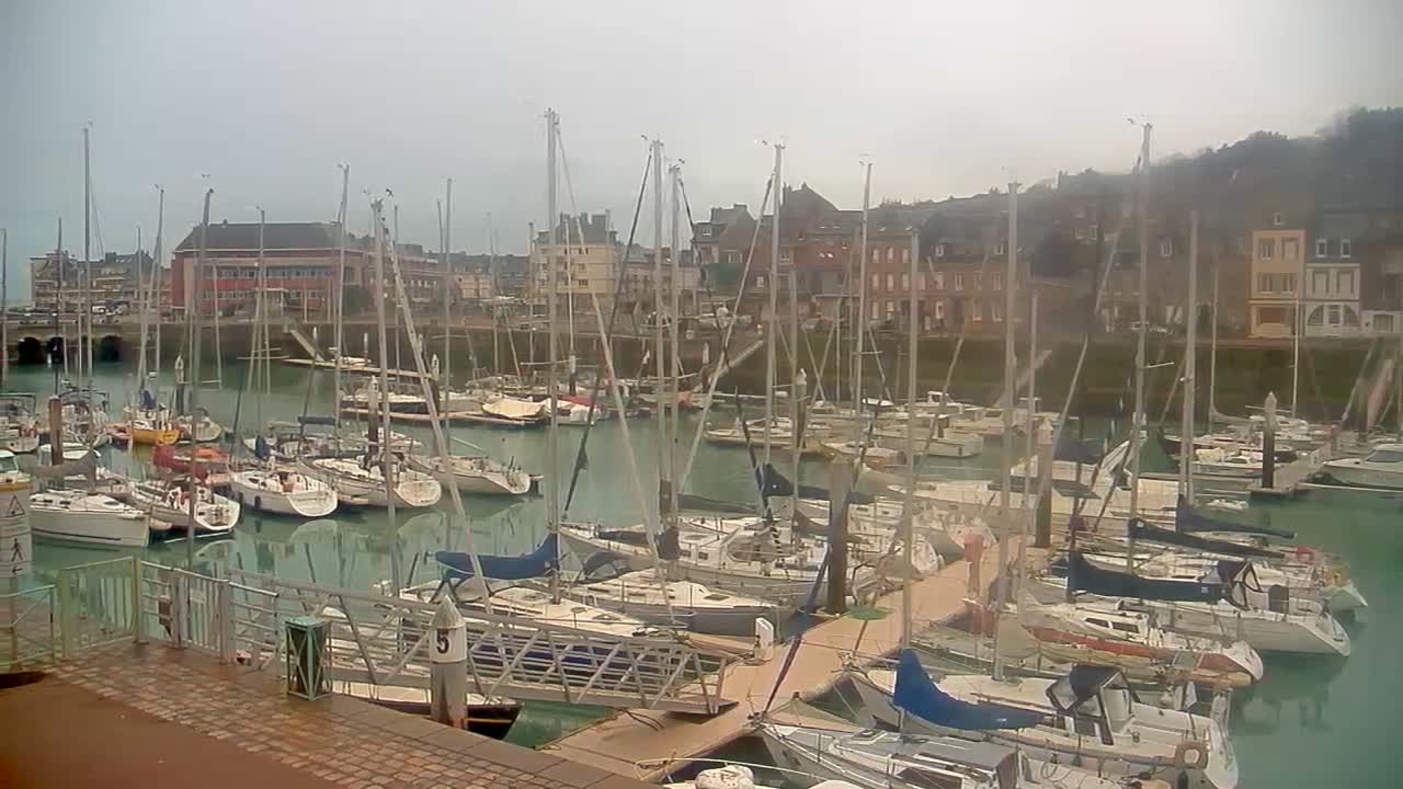 Saint-Valery-en-Caux City View & Le Port (Marine) Live Cam - Dieppe, Seine-Maritime, Normandie, France