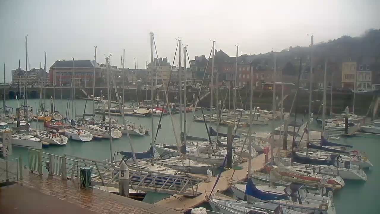 Saint-Valery-en-Caux City View & Le Port (Marine) Live Cam - Dieppe, Seine-Maritime, Normandie, France