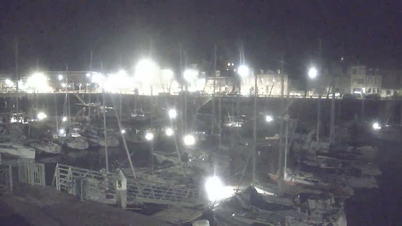 Saint-Valery-en-Caux City View & Le Port (Marine) Live Cam - Dieppe, Seine-Maritime, Normandie, France