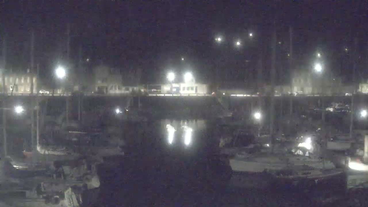 Saint-Valery-en-Caux City View & Le Port (Marine) Live Cam - Dieppe, Seine-Maritime, Normandie, France