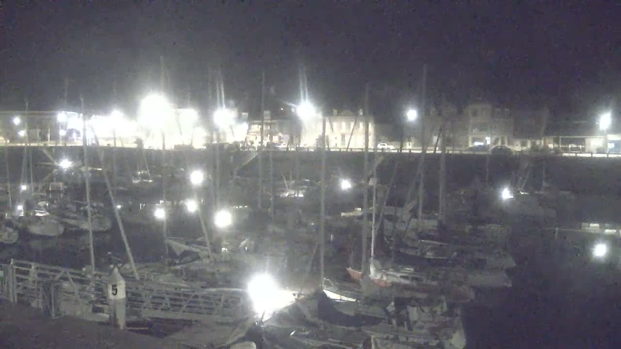 Saint-Valery-en-Caux City View & Le Port (Marine) Live Cam - Dieppe, Seine-Maritime, Normandie, France