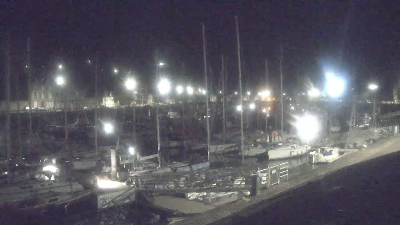 Saint-Valery-en-Caux City View & Le Port (Marine) Live Cam - Dieppe, Seine-Maritime, Normandie, France