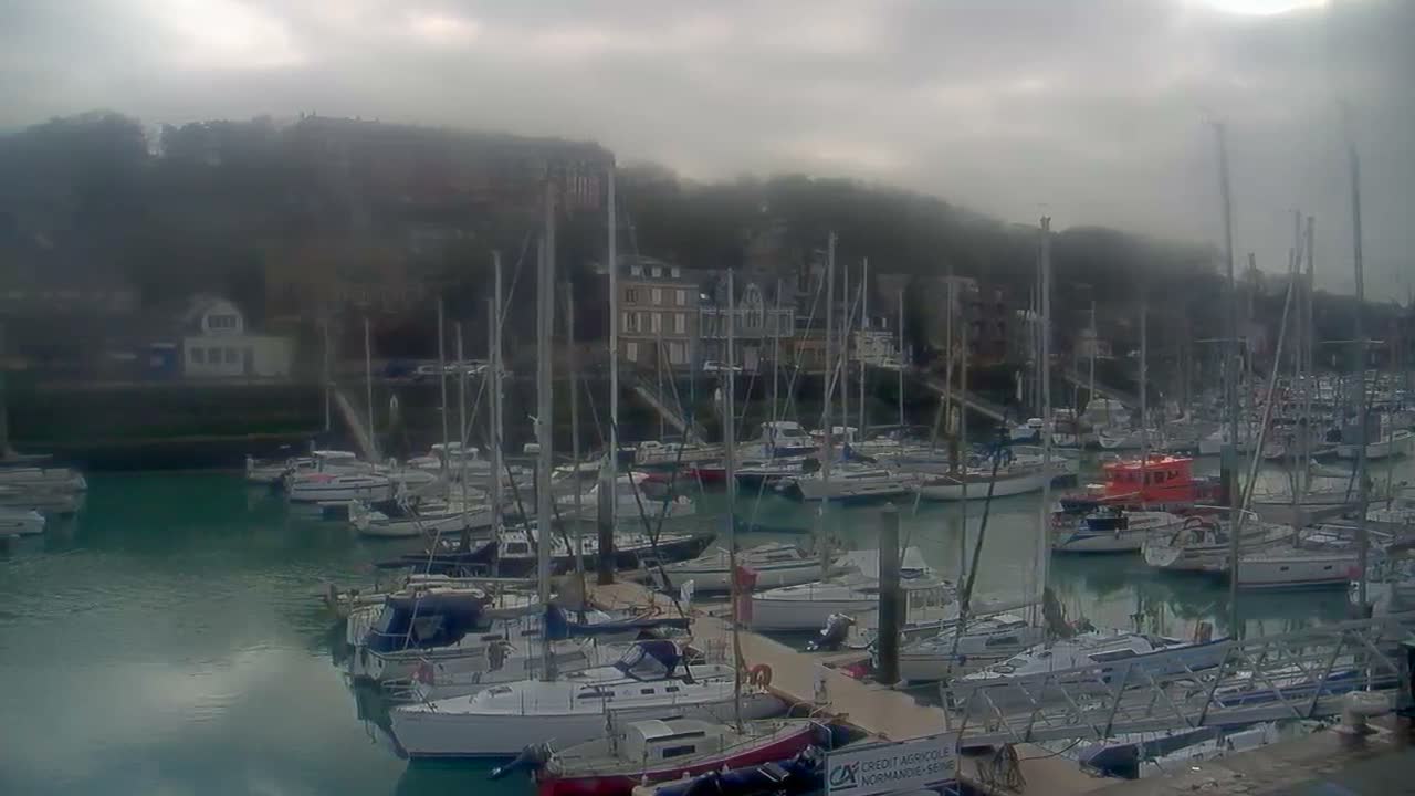 Saint-Valery-en-Caux City View & Le Port (Marine) Live Cam - Dieppe, Seine-Maritime, Normandie, France