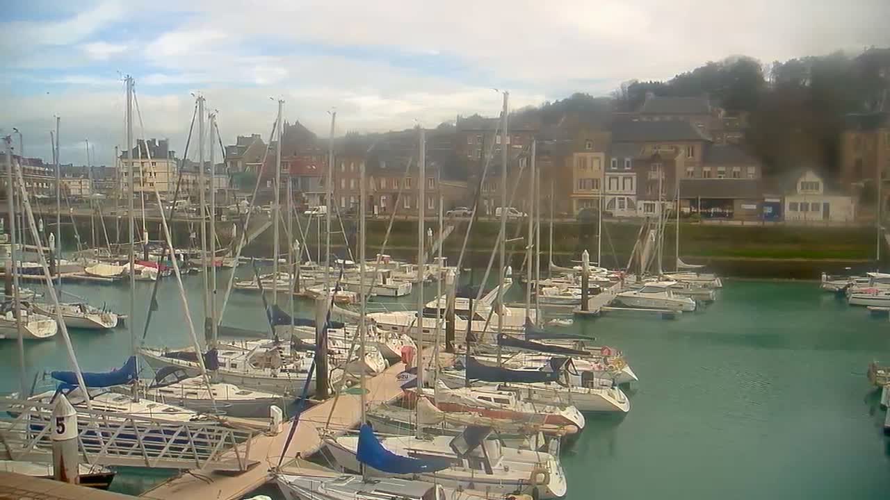 Saint-Valery-en-Caux City View & Le Port (Marine) Live Cam - Dieppe, Seine-Maritime, Normandie, France