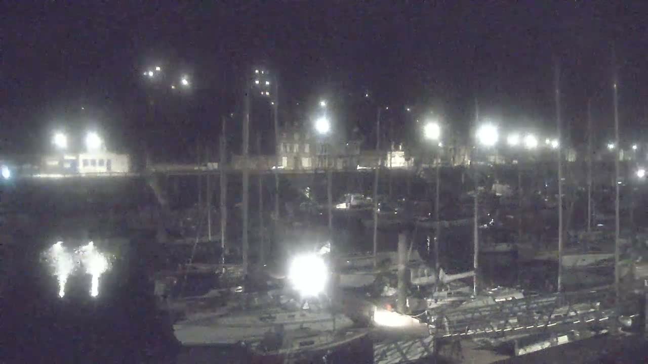 Saint-Valery-en-Caux City View & Le Port (Marine) Live Cam - Dieppe, Seine-Maritime, Normandie, France