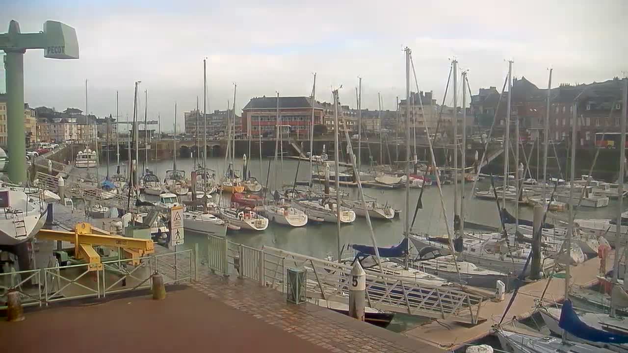 Saint-Valery-en-Caux City View & Le Port (Marine) Live Cam - Dieppe, Seine-Maritime, Normandie, France