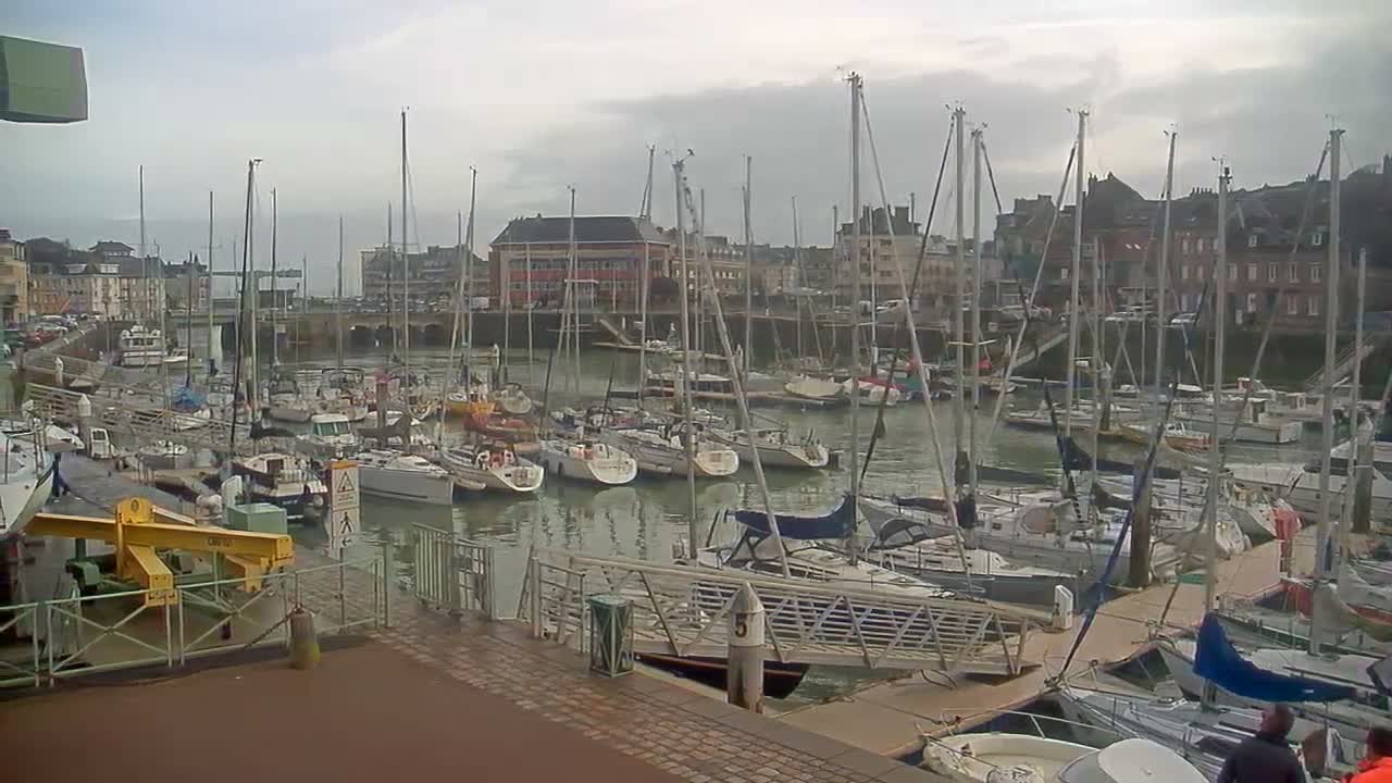 Saint-Valery-en-Caux City View & Le Port (Marine) Live Cam - Dieppe, Seine-Maritime, Normandie, France