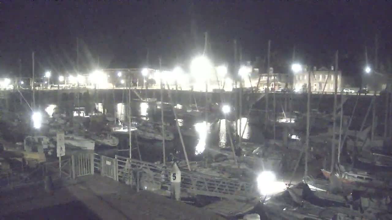 Saint-Valery-en-Caux City View & Le Port (Marine) Live Cam - Dieppe, Seine-Maritime, Normandie, France