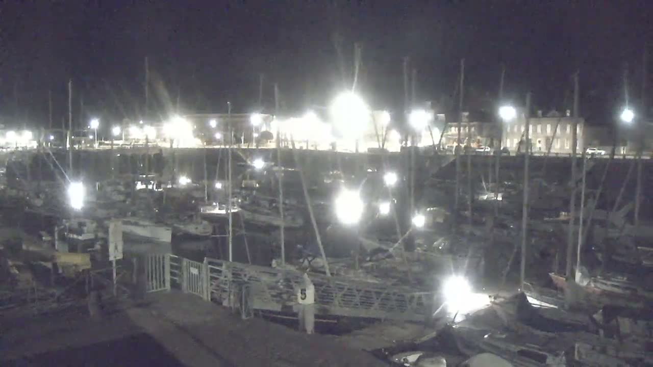 Saint-Valery-en-Caux City View & Le Port (Marine) Live Cam - Dieppe, Seine-Maritime, Normandie, France