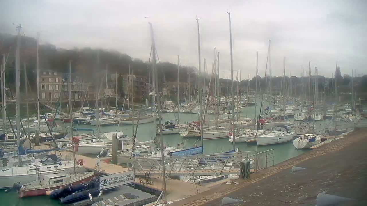 Saint-Valery-en-Caux City View & Le Port (Marine) Live Cam - Dieppe, Seine-Maritime, Normandie, France