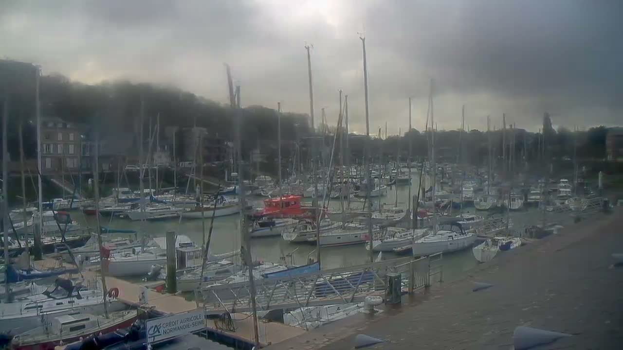 Saint-Valery-en-Caux City View & Le Port (Marine) Live Cam - Dieppe, Seine-Maritime, Normandie, France