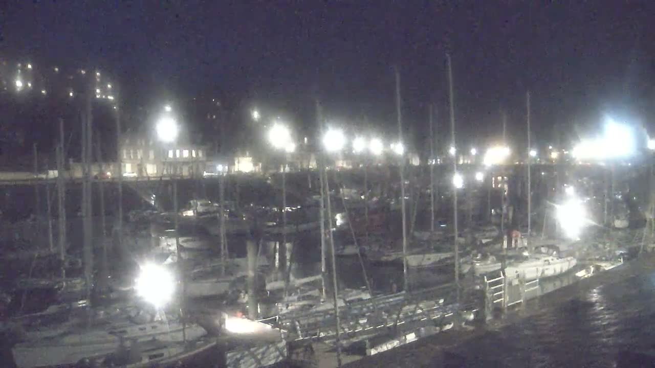 Saint-Valery-en-Caux City View & Le Port (Marine) Live Cam - Dieppe, Seine-Maritime, Normandie, France