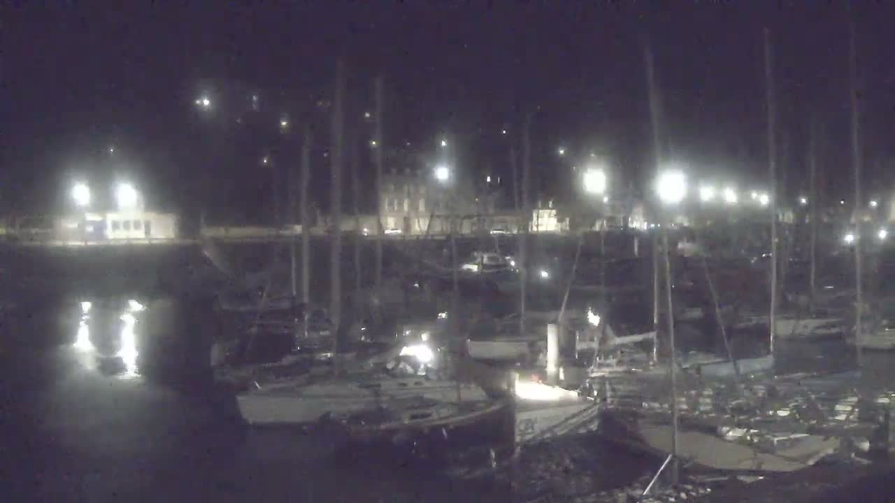 Saint-Valery-en-Caux City View & Le Port (Marine) Live Cam - Dieppe, Seine-Maritime, Normandie, France