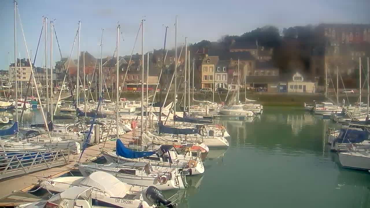 Saint-Valery-en-Caux City View & Le Port (Marine) Live Cam - Dieppe, Seine-Maritime, Normandie, France