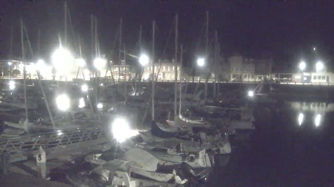 Saint-Valery-en-Caux City View & Le Port (Marine) Live Cam - Dieppe, Seine-Maritime, Normandie, France