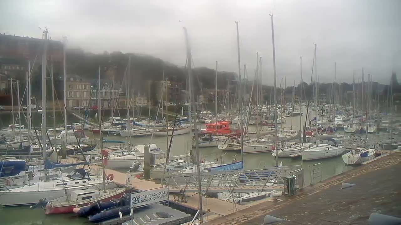 Saint-Valery-en-Caux City View & Le Port (Marine) Live Cam - Dieppe, Seine-Maritime, Normandie, France