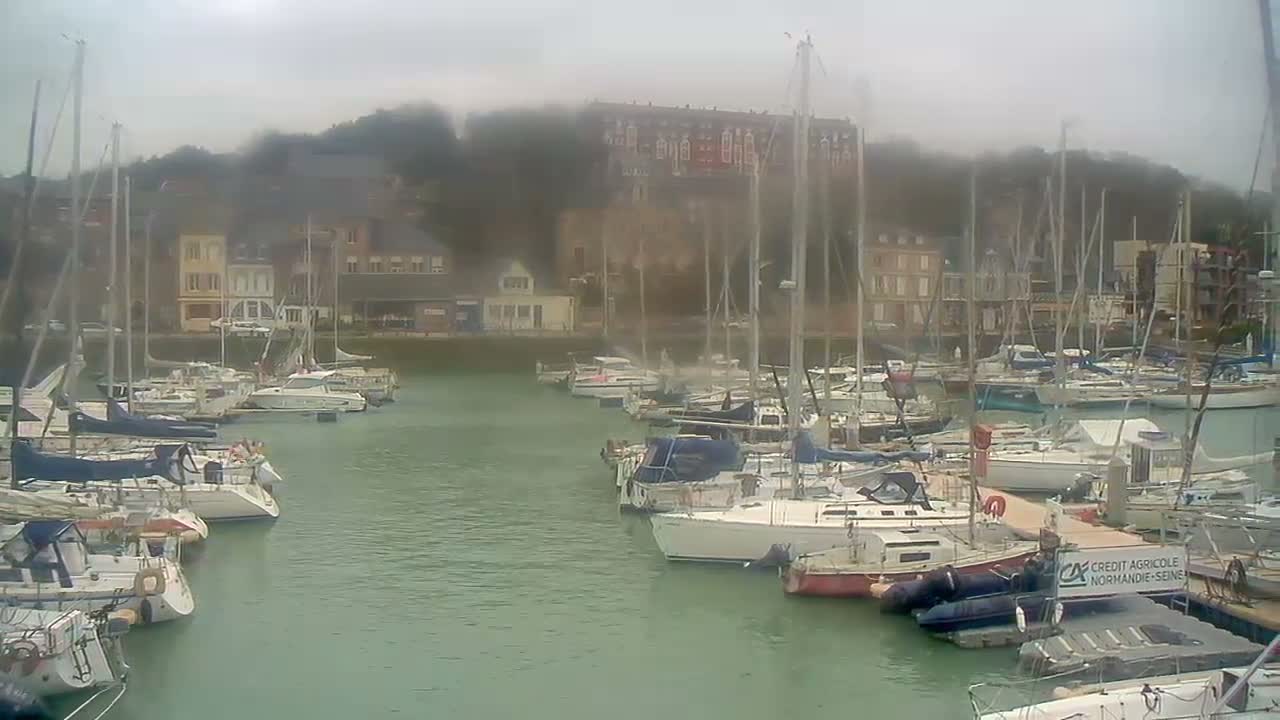 Saint-Valery-en-Caux City View & Le Port (Marine) Live Cam - Dieppe, Seine-Maritime, Normandie, France