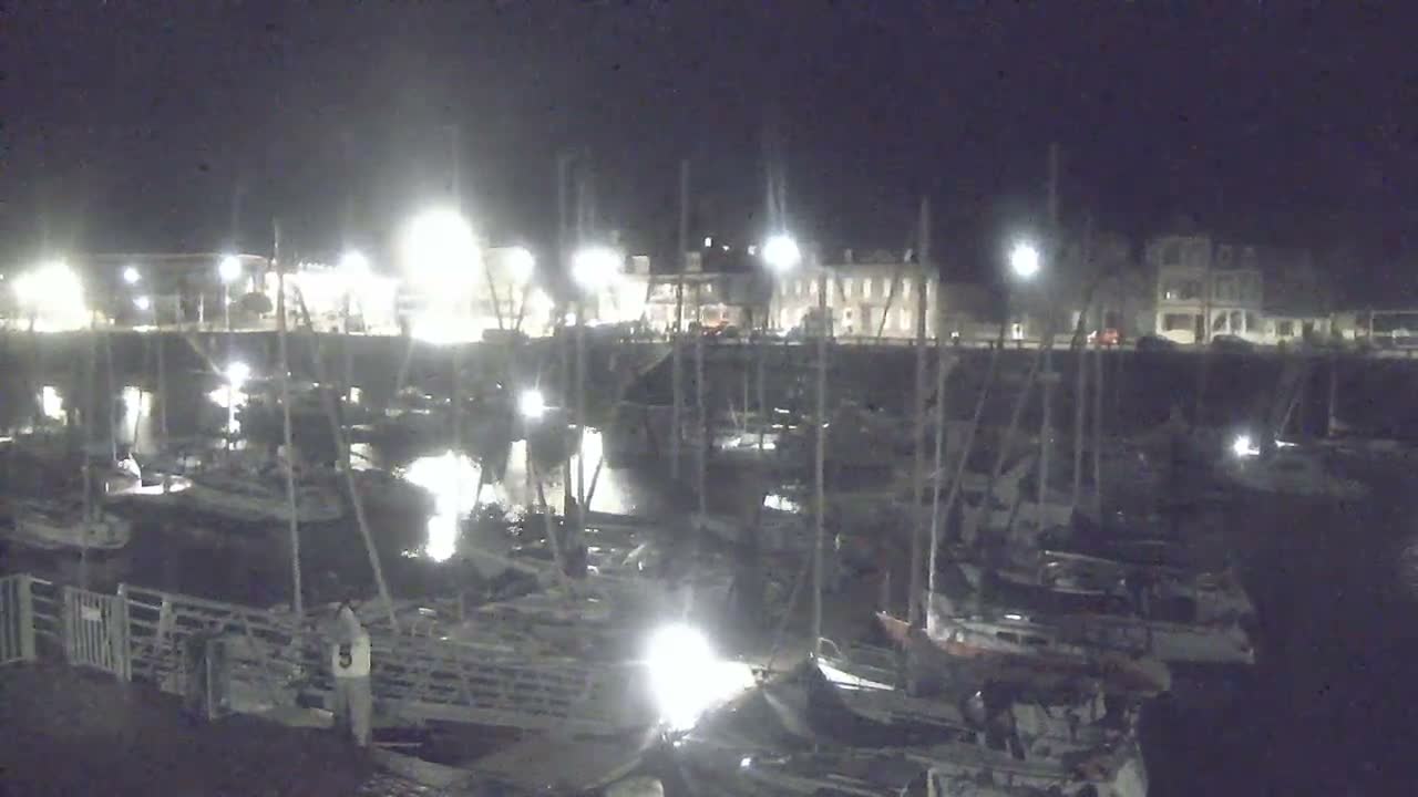 Saint-Valery-en-Caux City View & Le Port (Marine) Live Cam - Dieppe, Seine-Maritime, Normandie, France