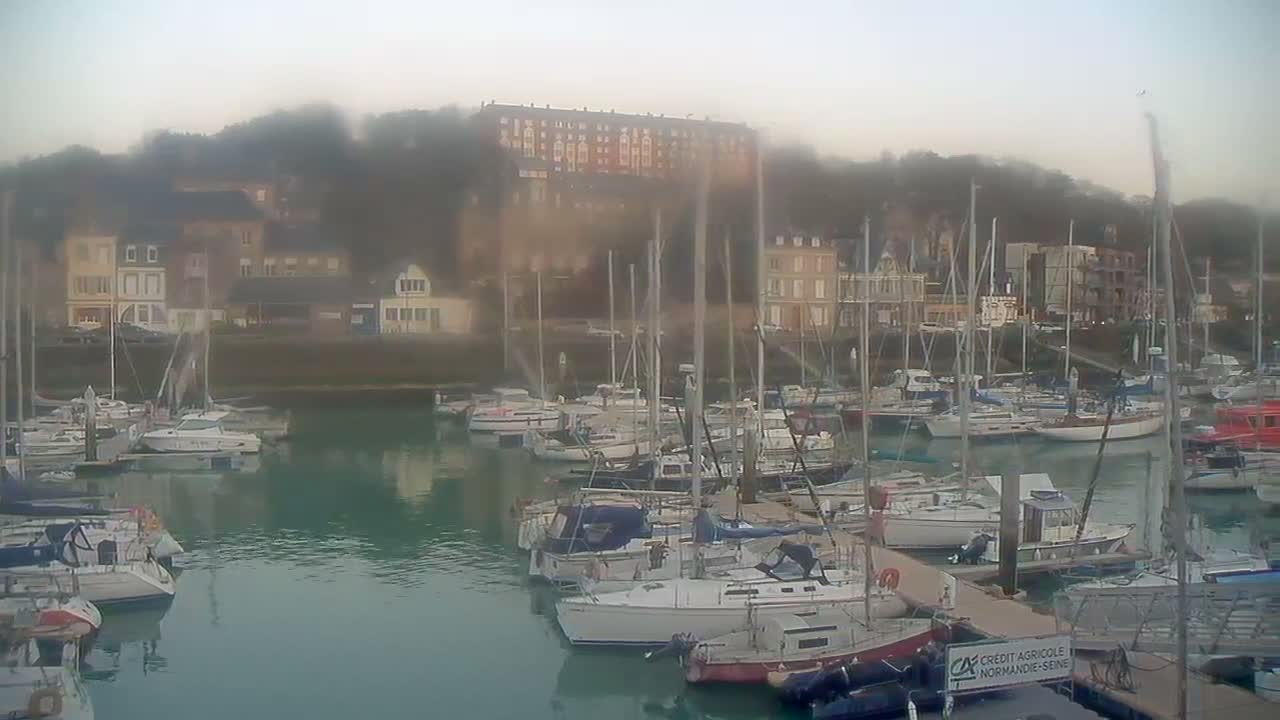 Saint-Valery-en-Caux City View & Le Port (Marine) Live Cam - Dieppe, Seine-Maritime, Normandie, France