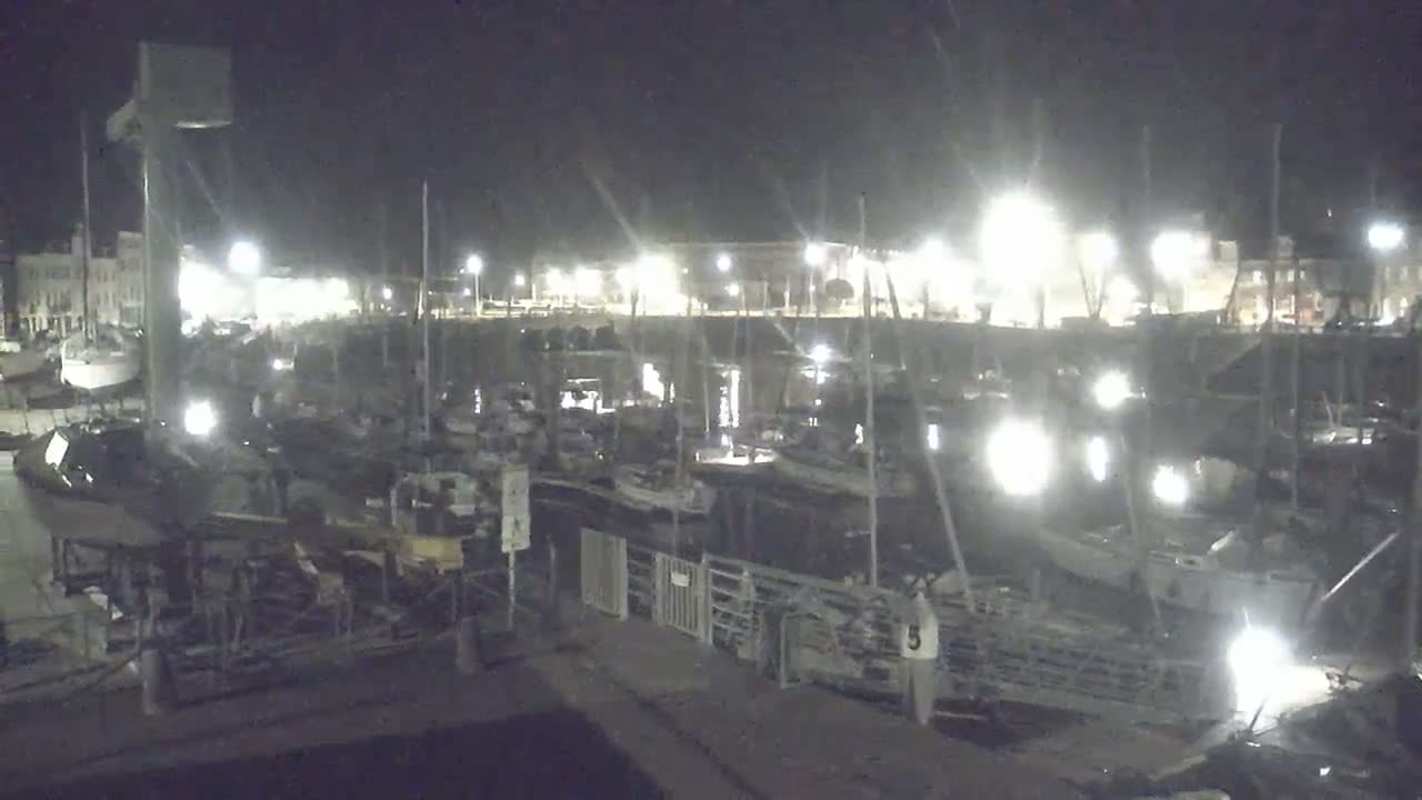 Saint-Valery-en-Caux City View & Le Port (Marine) Live Cam - Dieppe, Seine-Maritime, Normandie, France