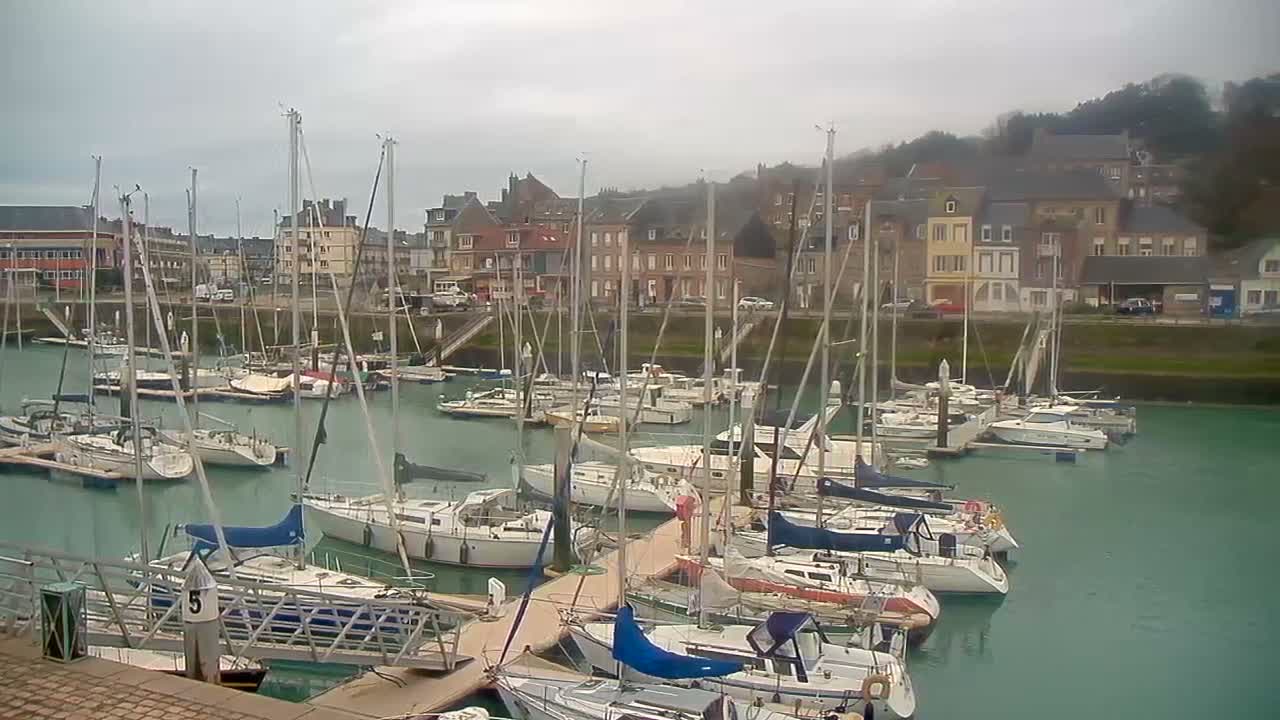 Saint-Valery-en-Caux City View & Le Port (Marine) Live Cam - Dieppe, Seine-Maritime, Normandie, France