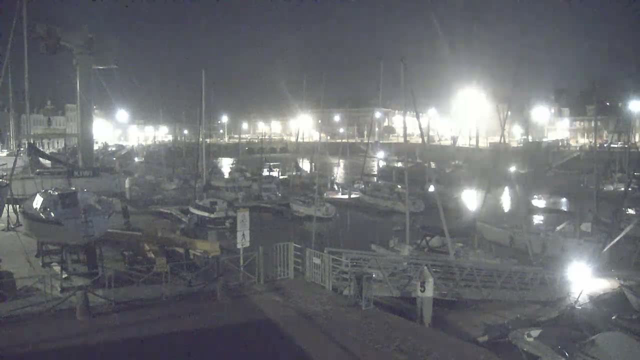 Saint-Valery-en-Caux City View & Le Port (Marine) Live Cam - Dieppe, Seine-Maritime, Normandie, France