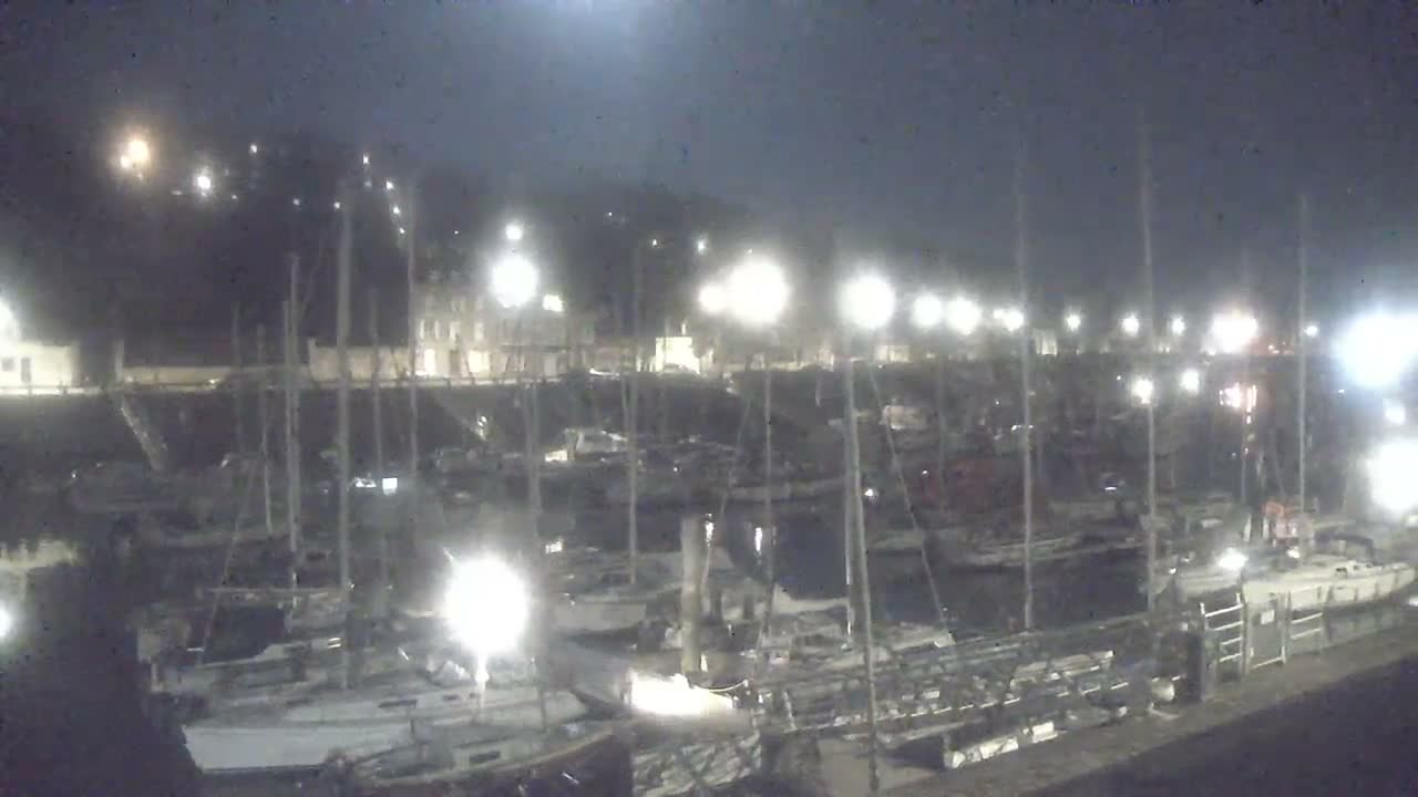 Saint-Valery-en-Caux City View & Le Port (Marine) Live Cam - Dieppe, Seine-Maritime, Normandie, France
