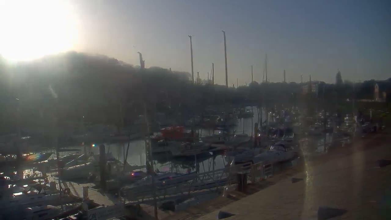 Saint-Valery-en-Caux City View & Le Port (Marine) Live Cam - Dieppe, Seine-Maritime, Normandie, France