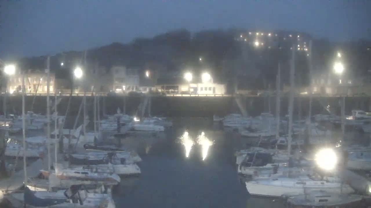 Saint-Valery-en-Caux City View & Le Port (Marine) Live Cam - Dieppe, Seine-Maritime, Normandie, France