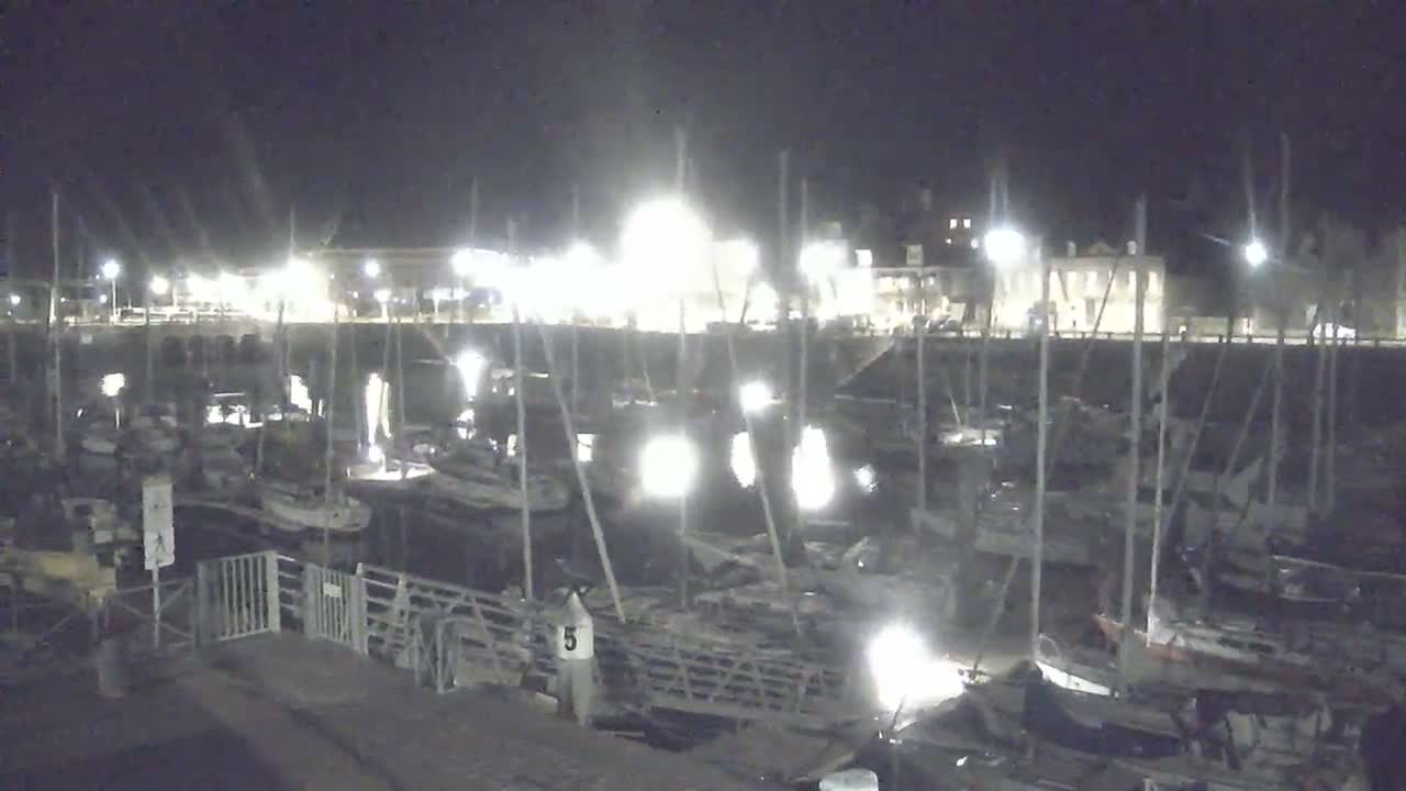 Saint-Valery-en-Caux City View & Le Port (Marine) Live Cam - Dieppe, Seine-Maritime, Normandie, France