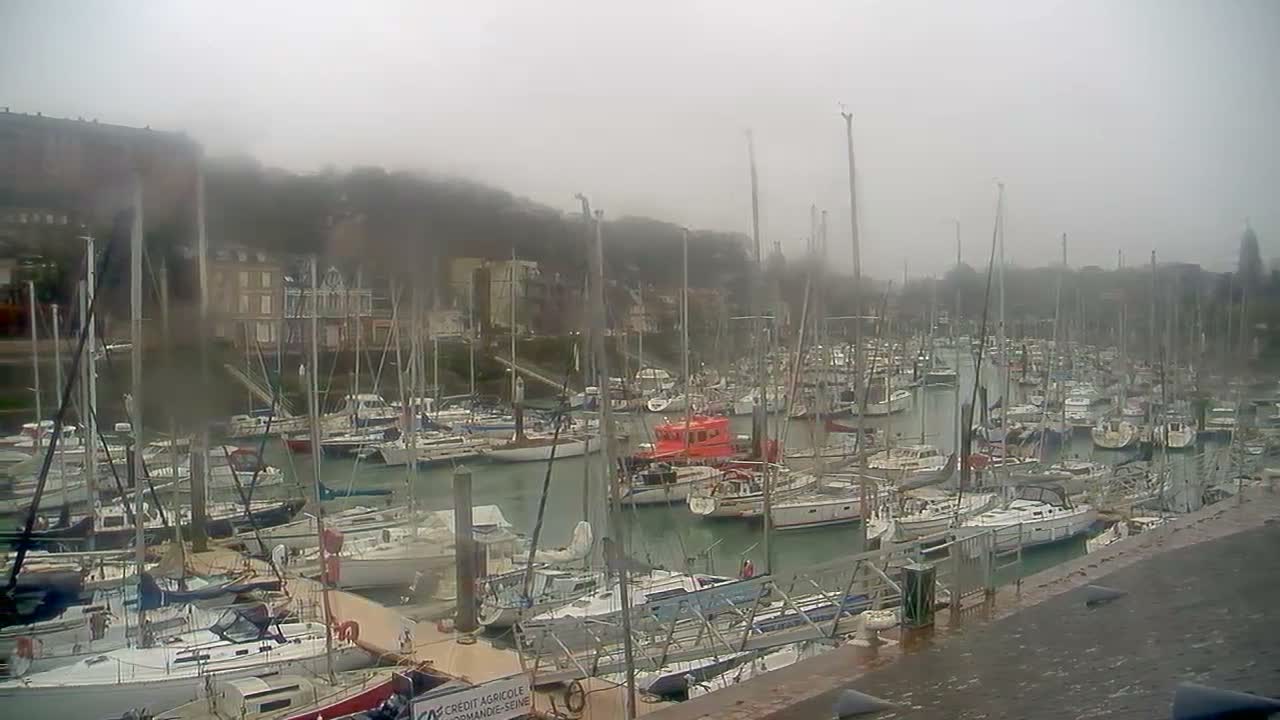 Saint-Valery-en-Caux City View & Le Port (Marine) Live Cam - Dieppe, Seine-Maritime, Normandie, France