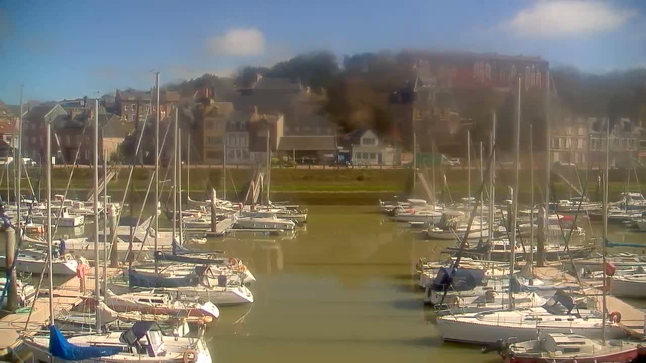 Saint-Valery-en-Caux City View & Le Port (Marine) Live Cam - Dieppe, Seine-Maritime, Normandie, France
