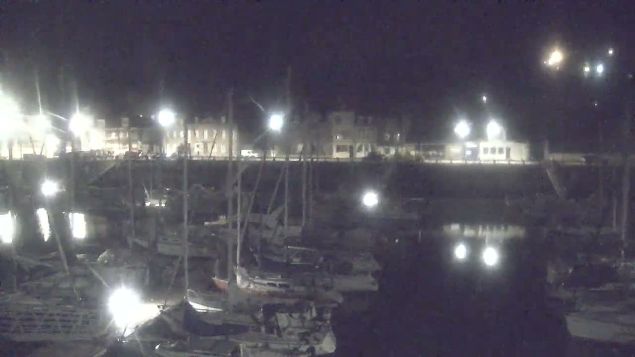 Saint-Valery-en-Caux City View & Le Port (Marine) Live Cam - Dieppe, Seine-Maritime, Normandie, France