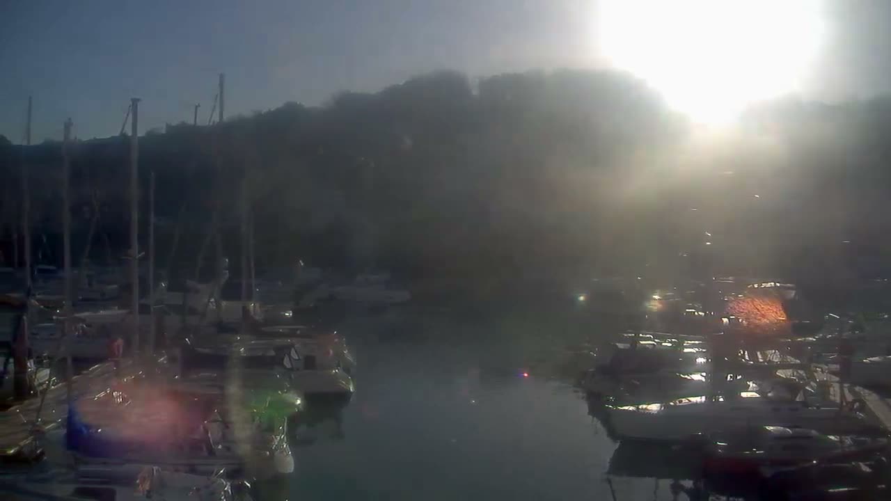 Saint-Valery-en-Caux City View & Le Port (Marine) Live Cam - Dieppe, Seine-Maritime, Normandie, France