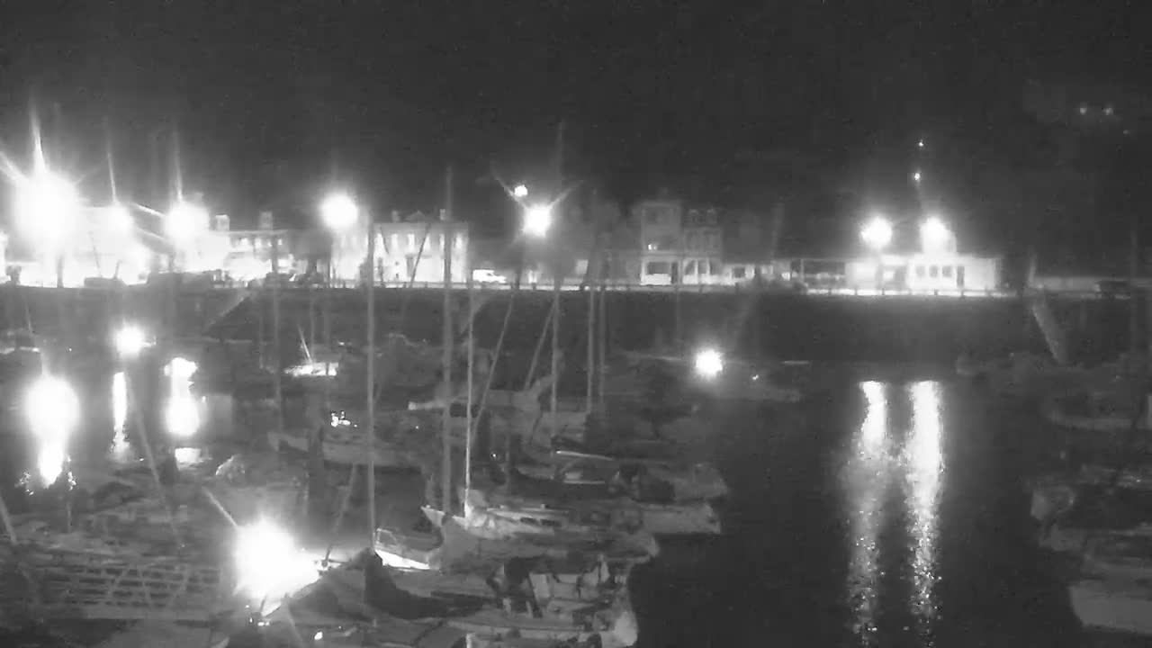 Saint-Valery-en-Caux City View & Le Port (Marine) Live Cam - Dieppe, Seine-Maritime, Normandie, France