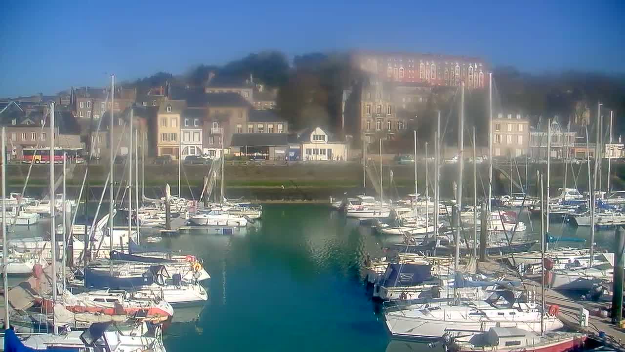 Saint-Valery-en-Caux City View & Le Port (Marine) Live Cam - Dieppe, Seine-Maritime, Normandie, France