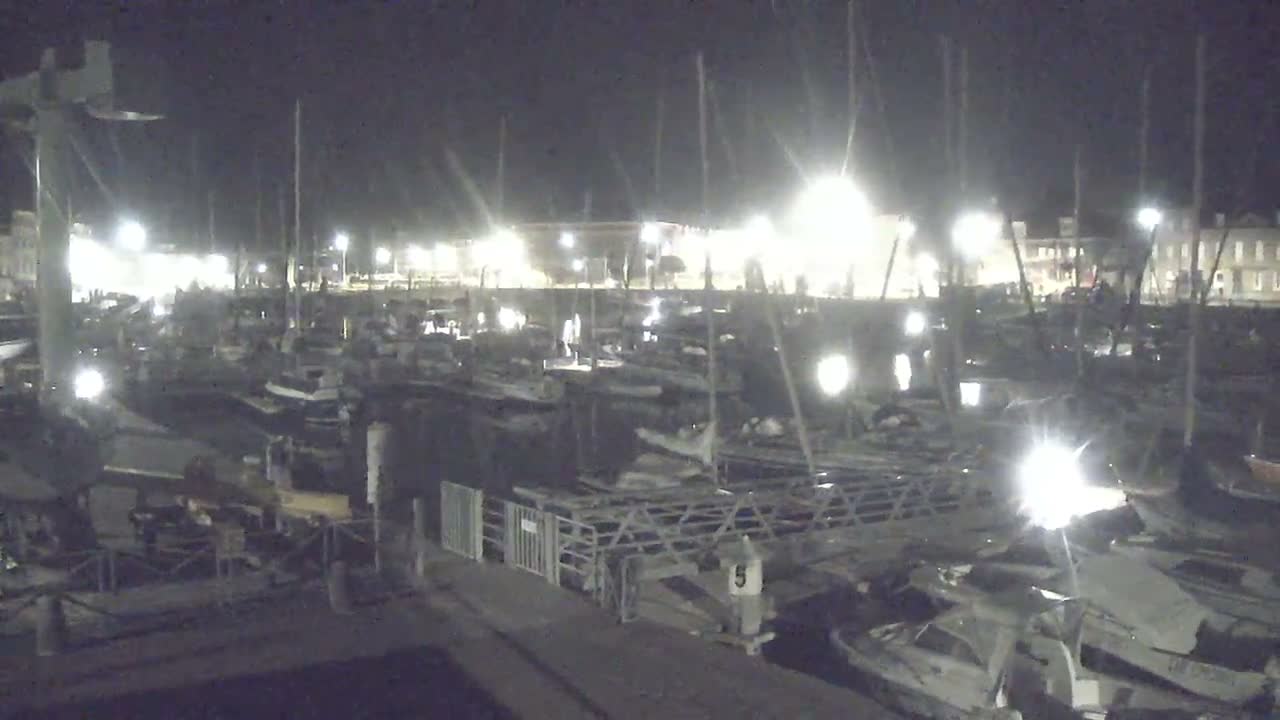 Saint-Valery-en-Caux City View & Le Port (Marine) Live Cam - Dieppe, Seine-Maritime, Normandie, France