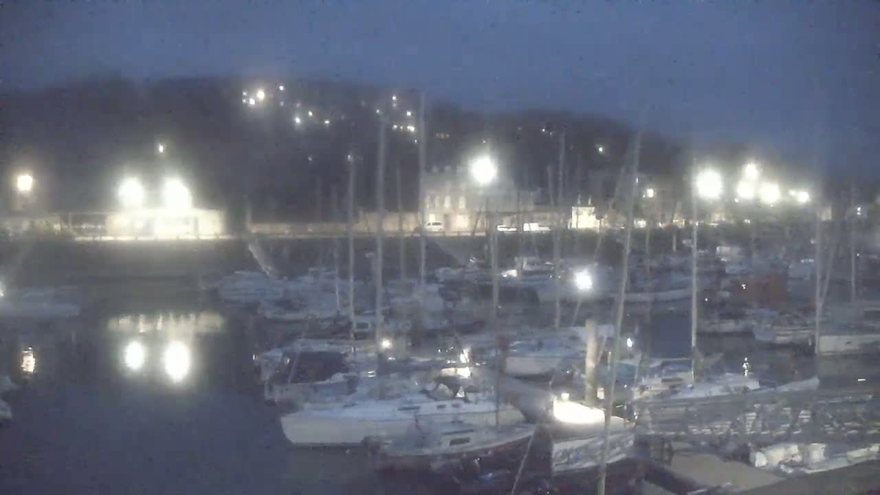 Saint-Valery-en-Caux City View & Le Port (Marine) Live Cam - Dieppe, Seine-Maritime, Normandie, France