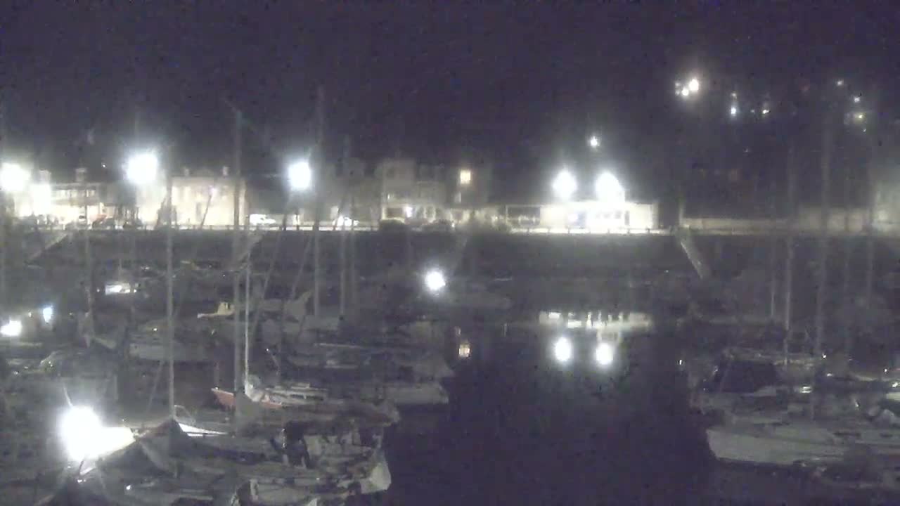 Saint-Valery-en-Caux City View & Le Port (Marine) Live Cam - Dieppe, Seine-Maritime, Normandie, France