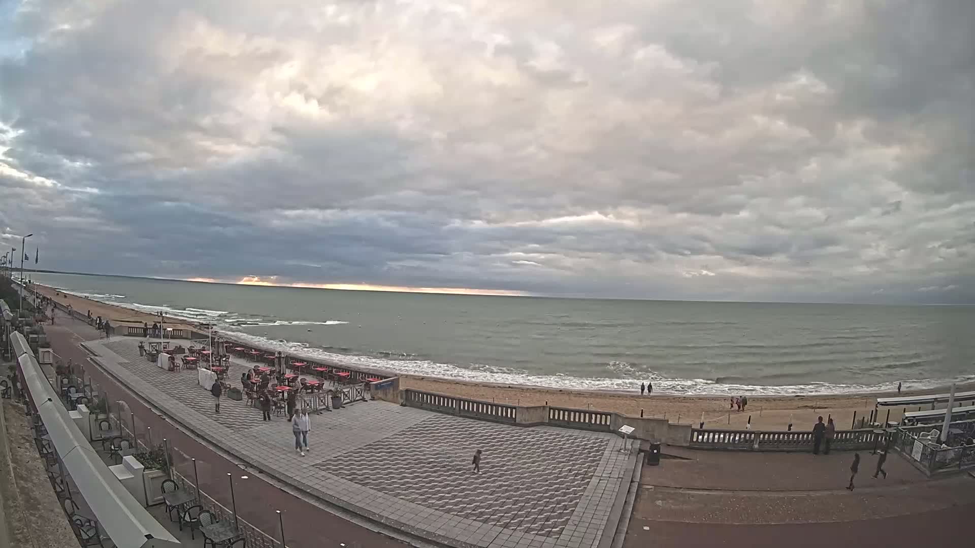 Cabourg Beach Live Cam - Lisieux, Calvados, Normandie, France